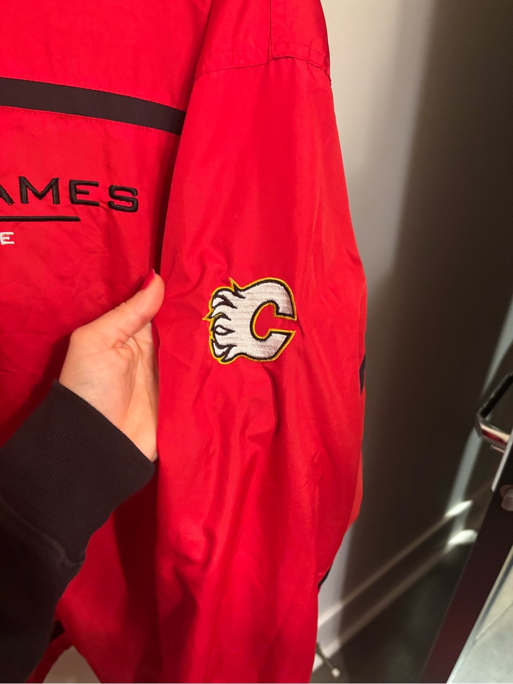 Red CCM Center Ice Calgary Flames Hockey Jacket Windbreaker - Logo Sleeve - XL